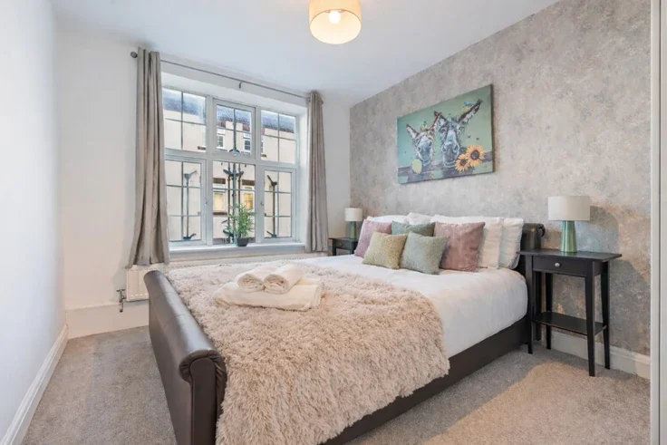 Flat Elmwood Road in Greater London