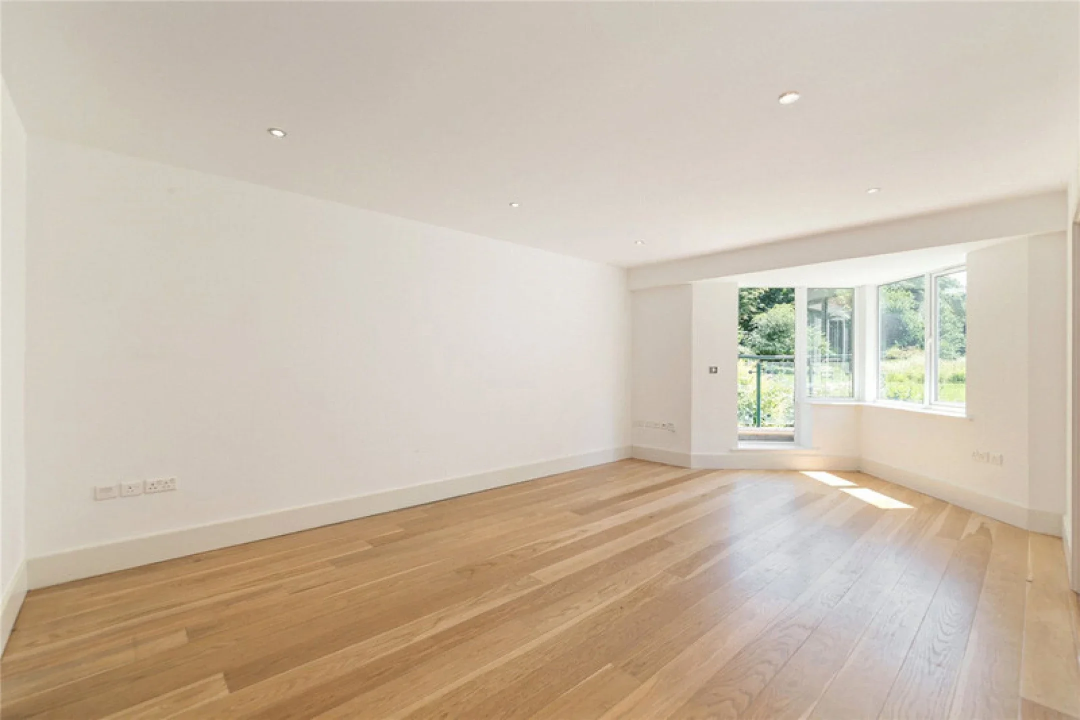 Flat Strand Drive in Greater London