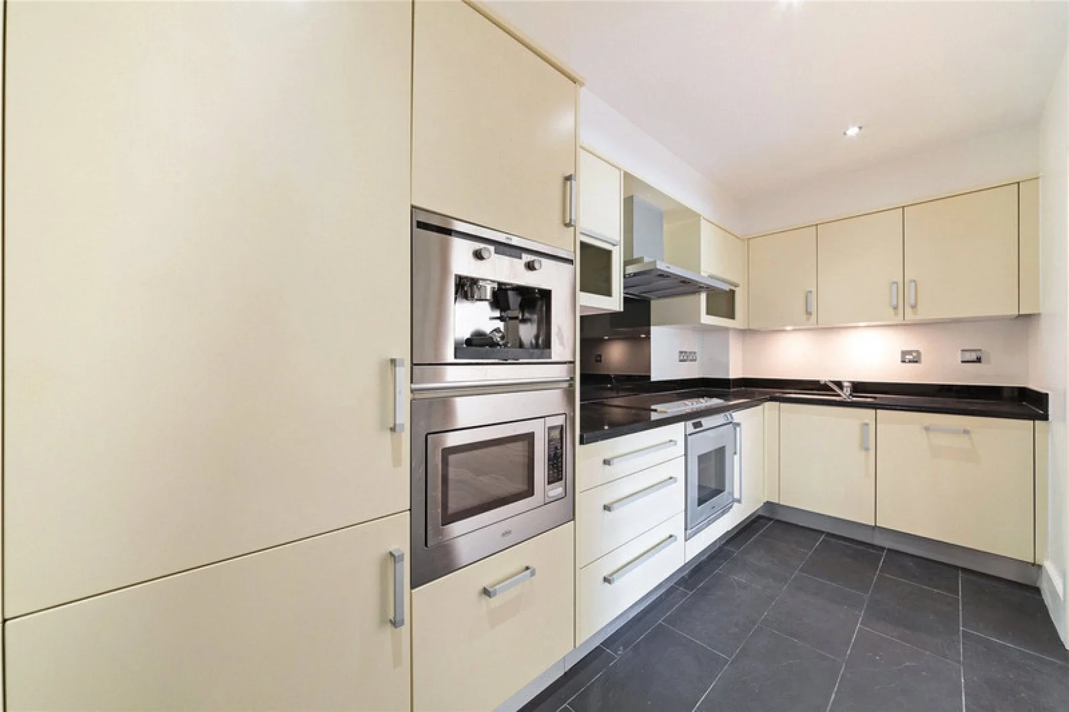 Flat Strand Drive in Greater London