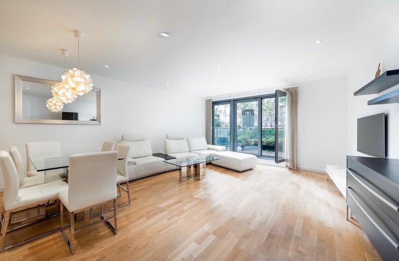 Room Fairmont Avenue in Greater London