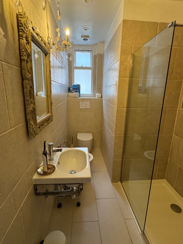 Room Worfield Street in Greater London