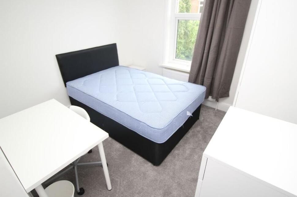 Room Orchard Road in Portsmouth