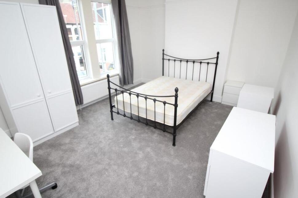 Room Orchard Road in Portsmouth