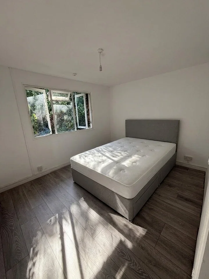 Room Dolman Close in Greater London