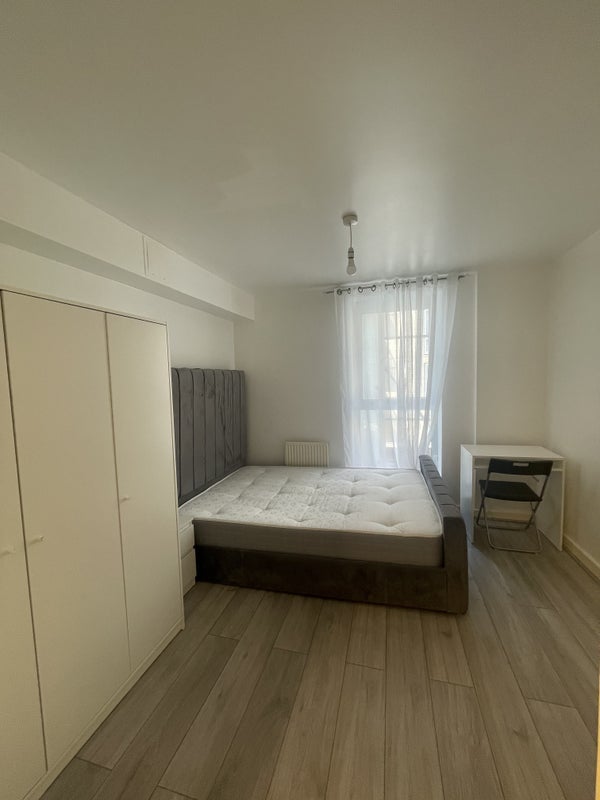 Room Munton Road in Greater London