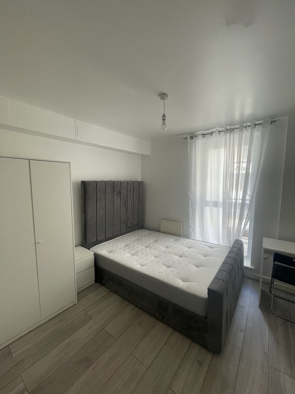 Room Munton Road in Greater London