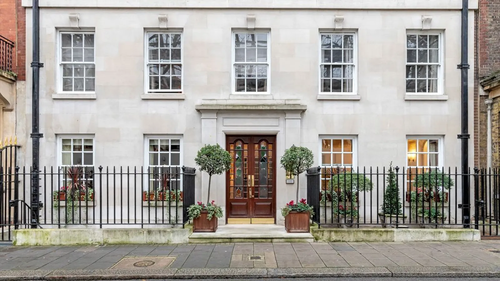 Flat Upper Grosvenor Street in City of Westminster