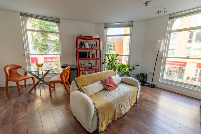 Room Kingsland High Street in Greater London