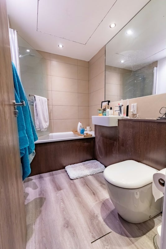 Room Kingsland High Street in Greater London