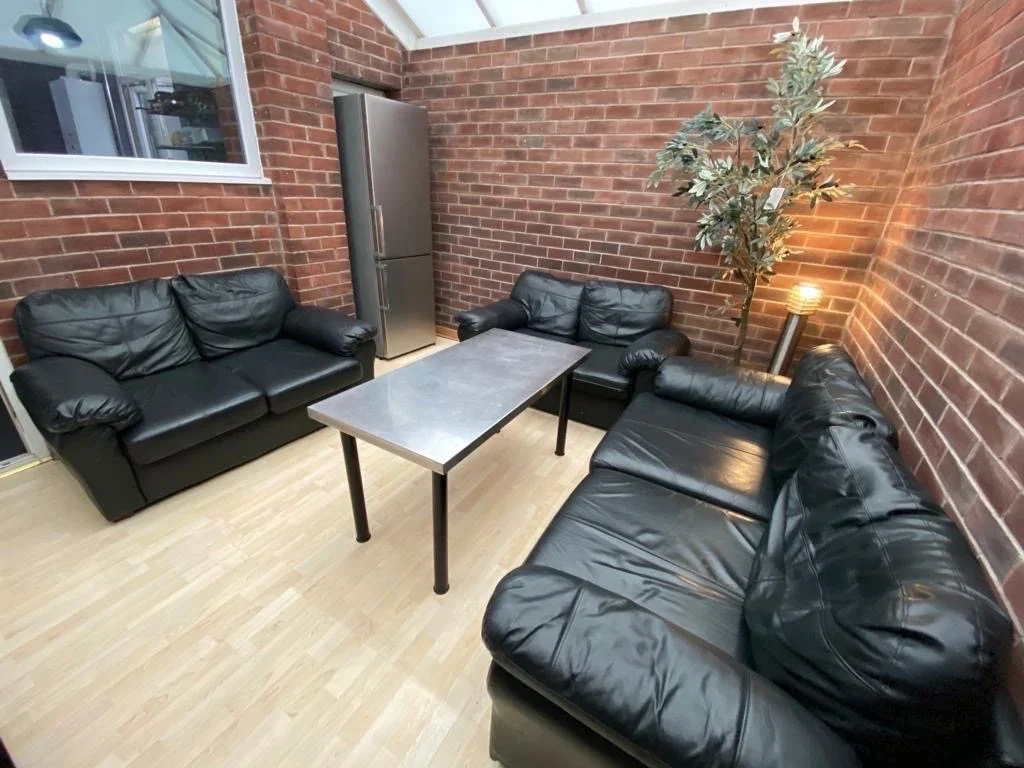 Room Banff Road in Manchester