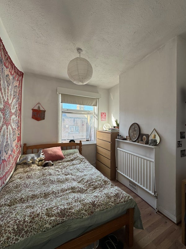 Room Hereward Road in Greater London