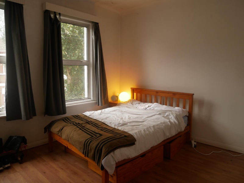 Room Hereward Road in Greater London