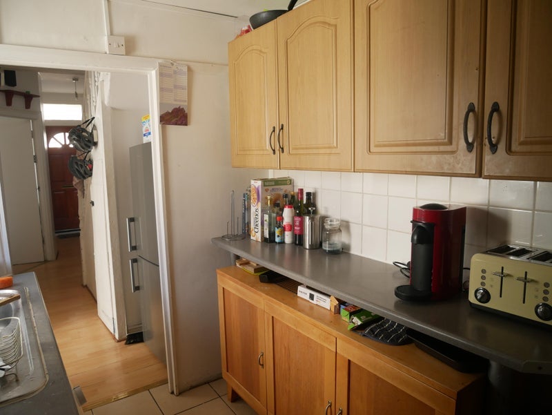 Room Hereward Road in Greater London