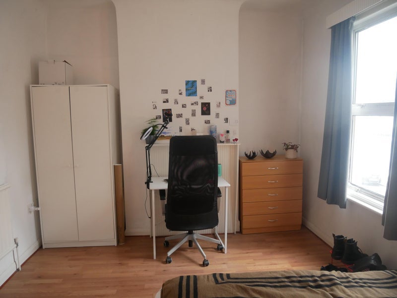 Room Hereward Road in Greater London