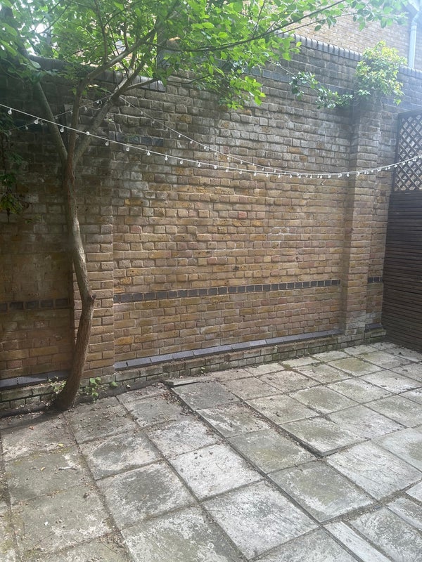 Flat Grange Road in Greater London
