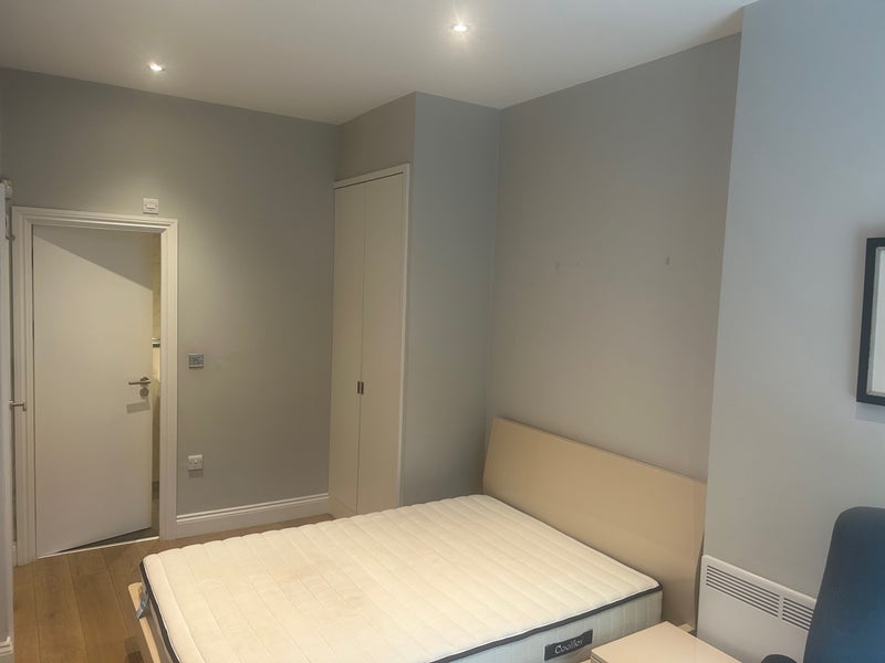 Flat Grange Road in Greater London