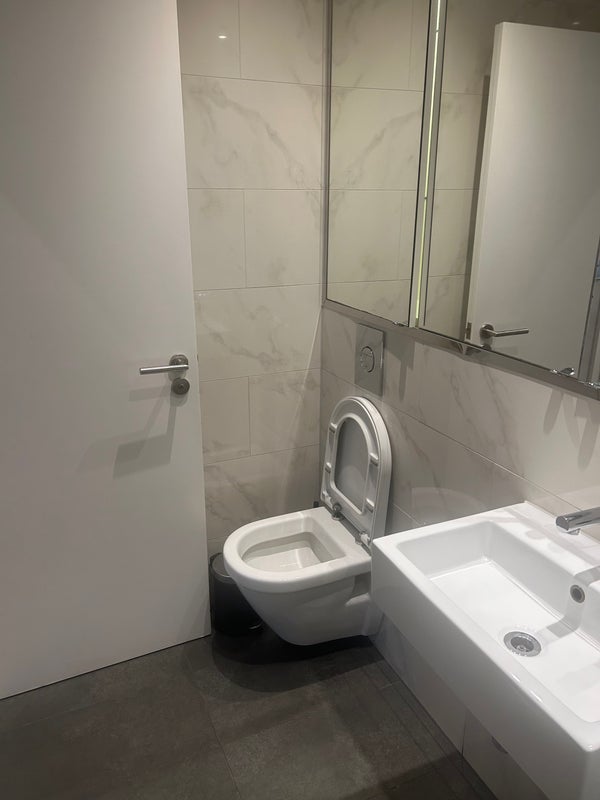 Flat Grange Road in Greater London