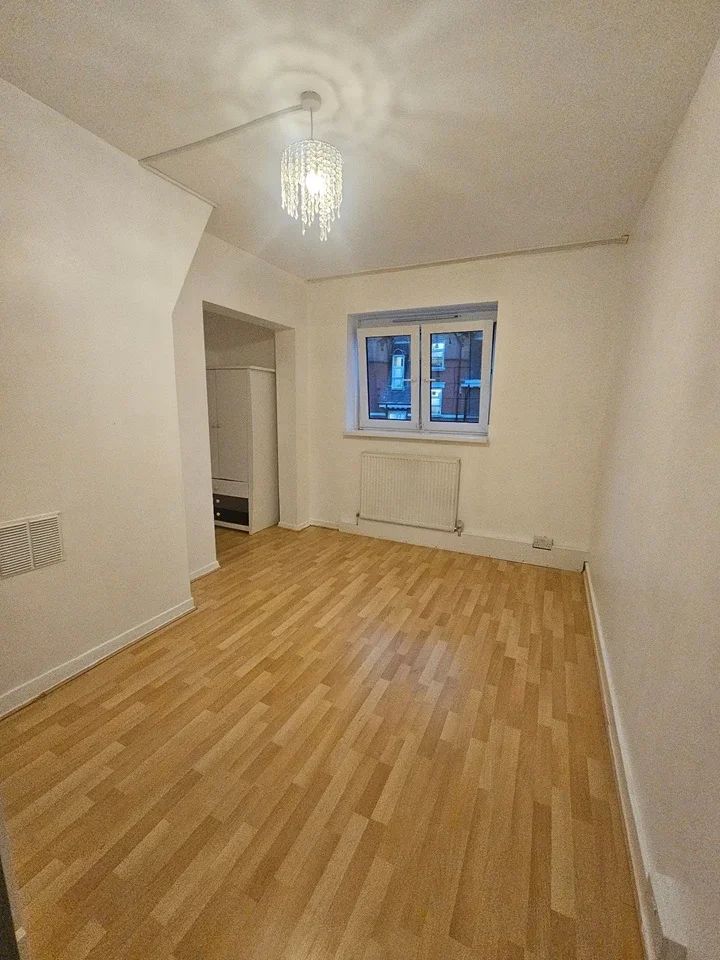 Flat Sceptre Road in Greater London