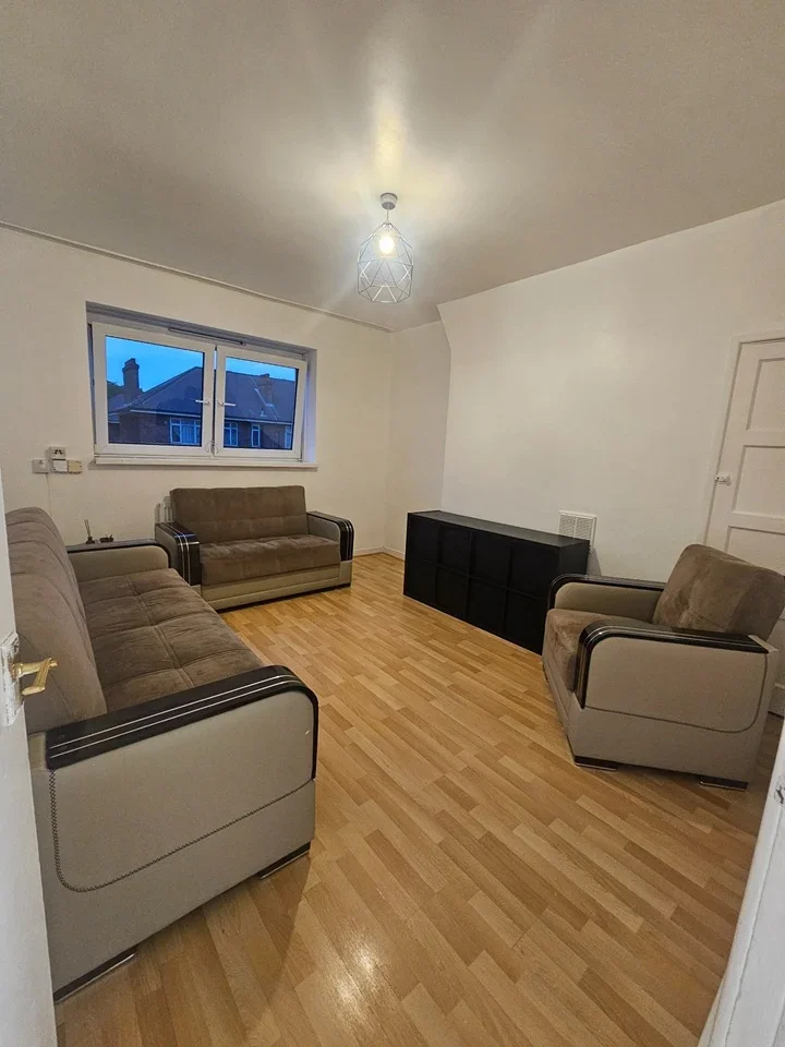 Flat Sceptre Road in Greater London