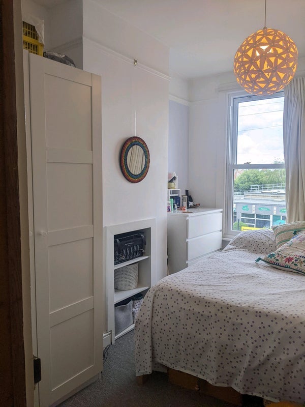 Room Greenleaf Road in Greater London