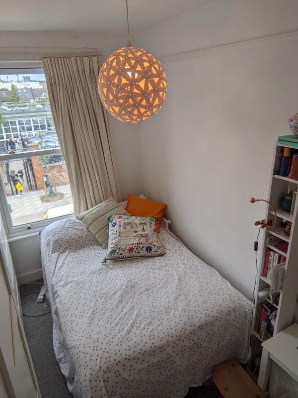 Room Greenleaf Road in Greater London