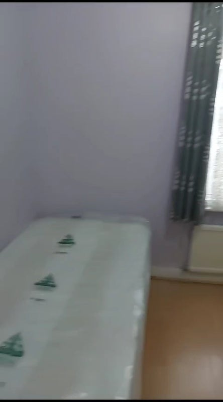 Room Pemdevon Road in Greater London