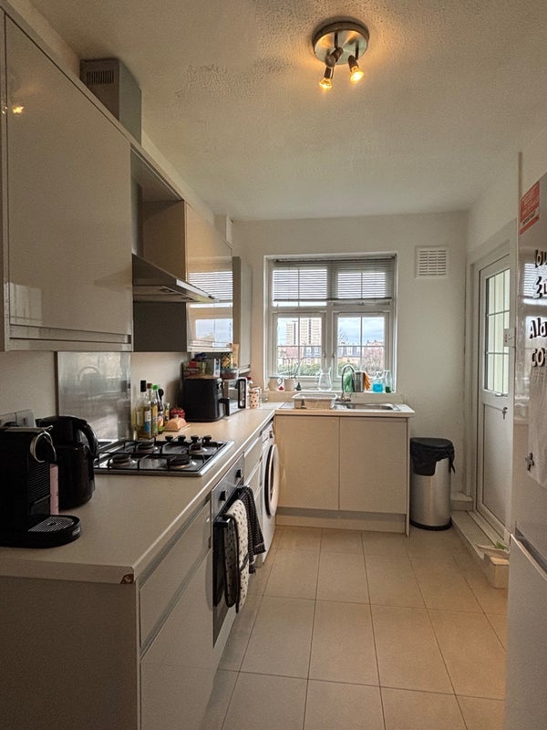 Room Fountain Road in Greater London