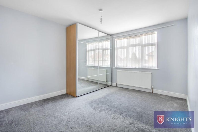 Room Galliard Road in Greater London