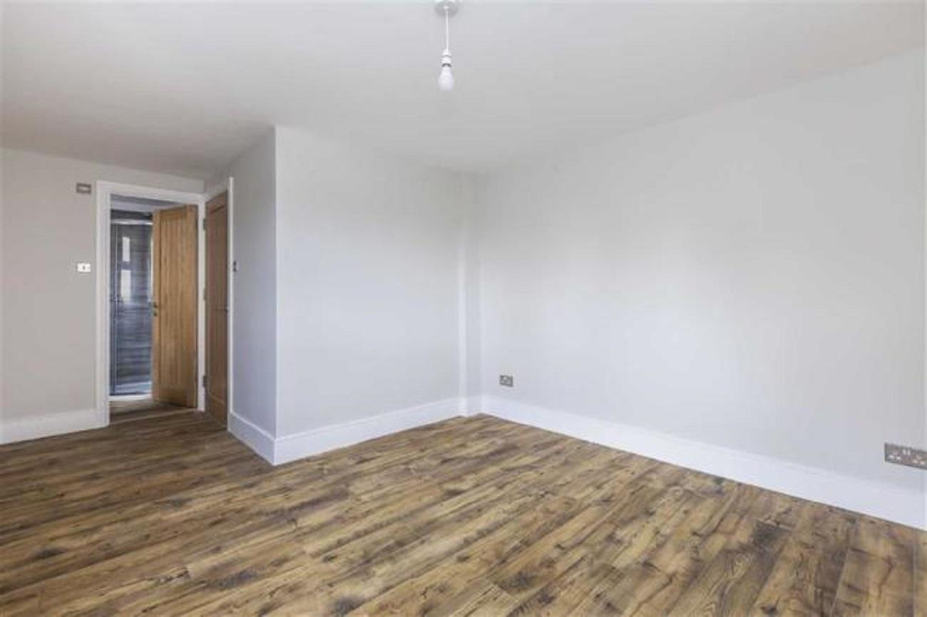 Flat Hoe Street in Greater London