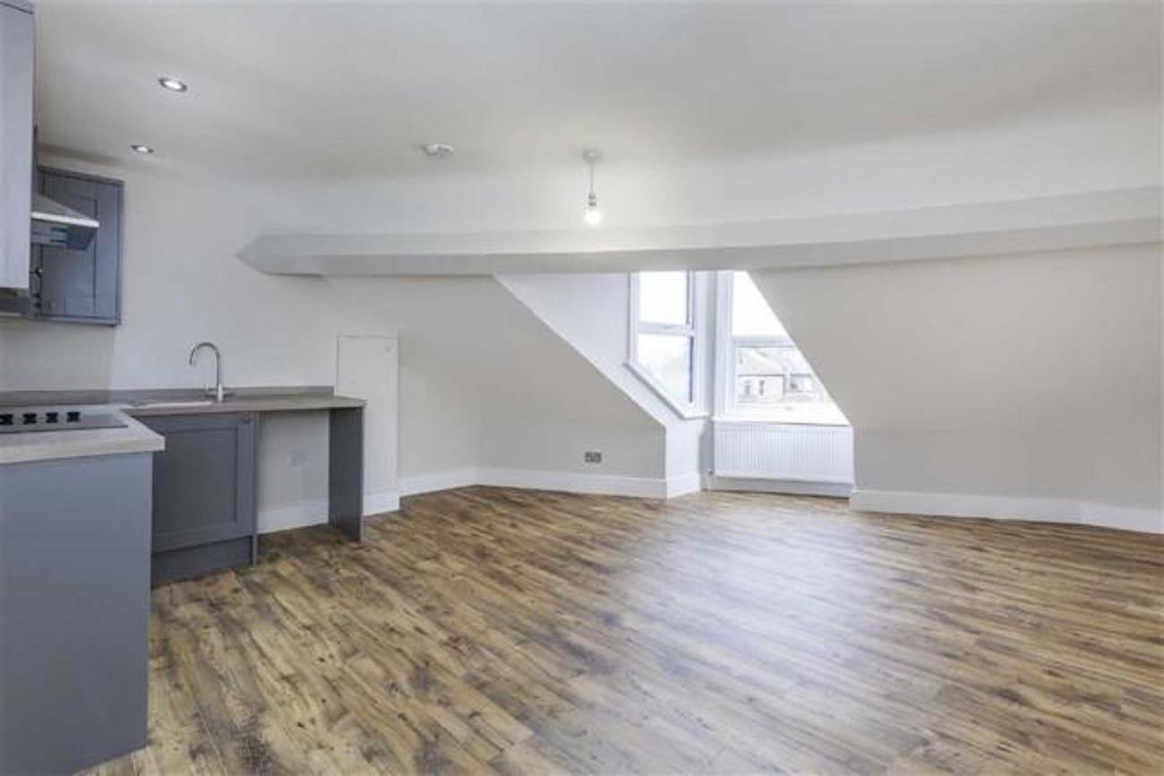 Flat Hoe Street in Greater London