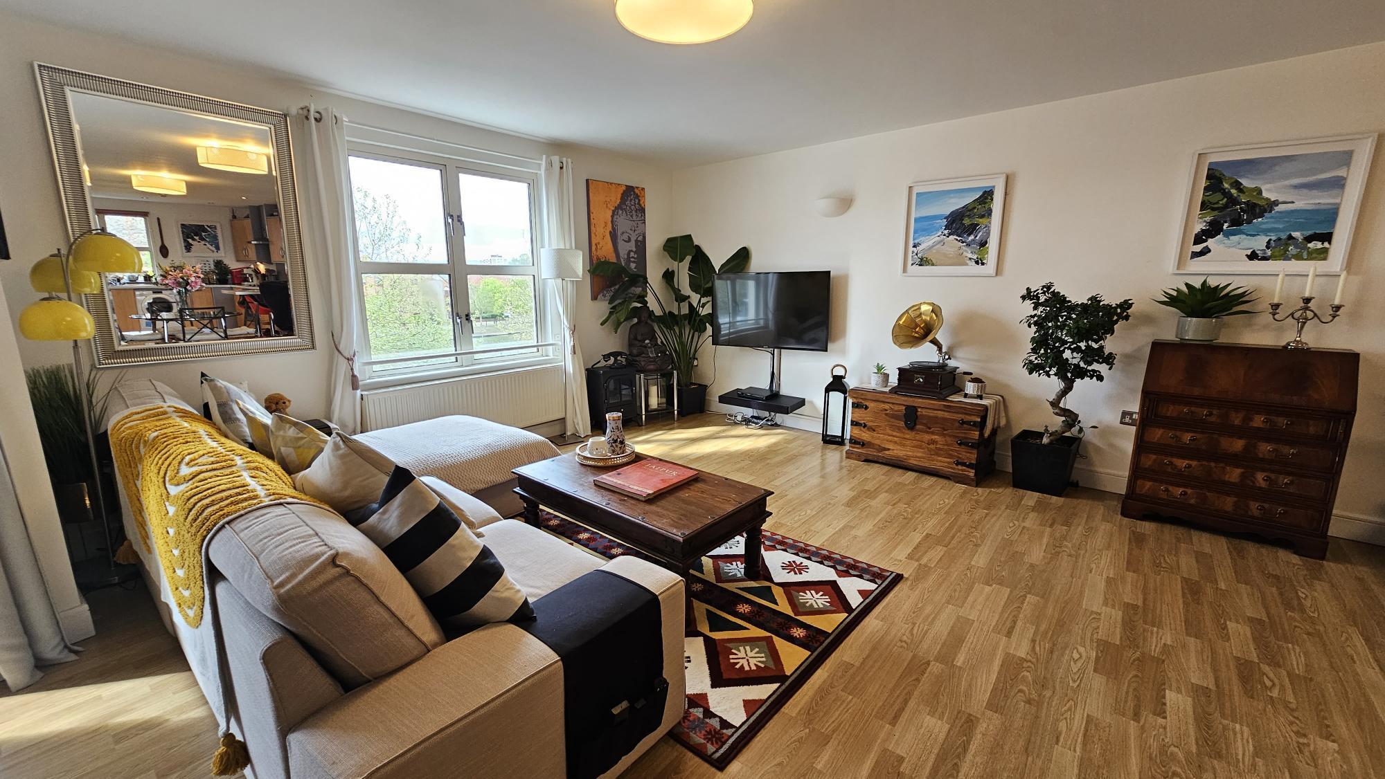 Flat Hotwell Road in Bristol
