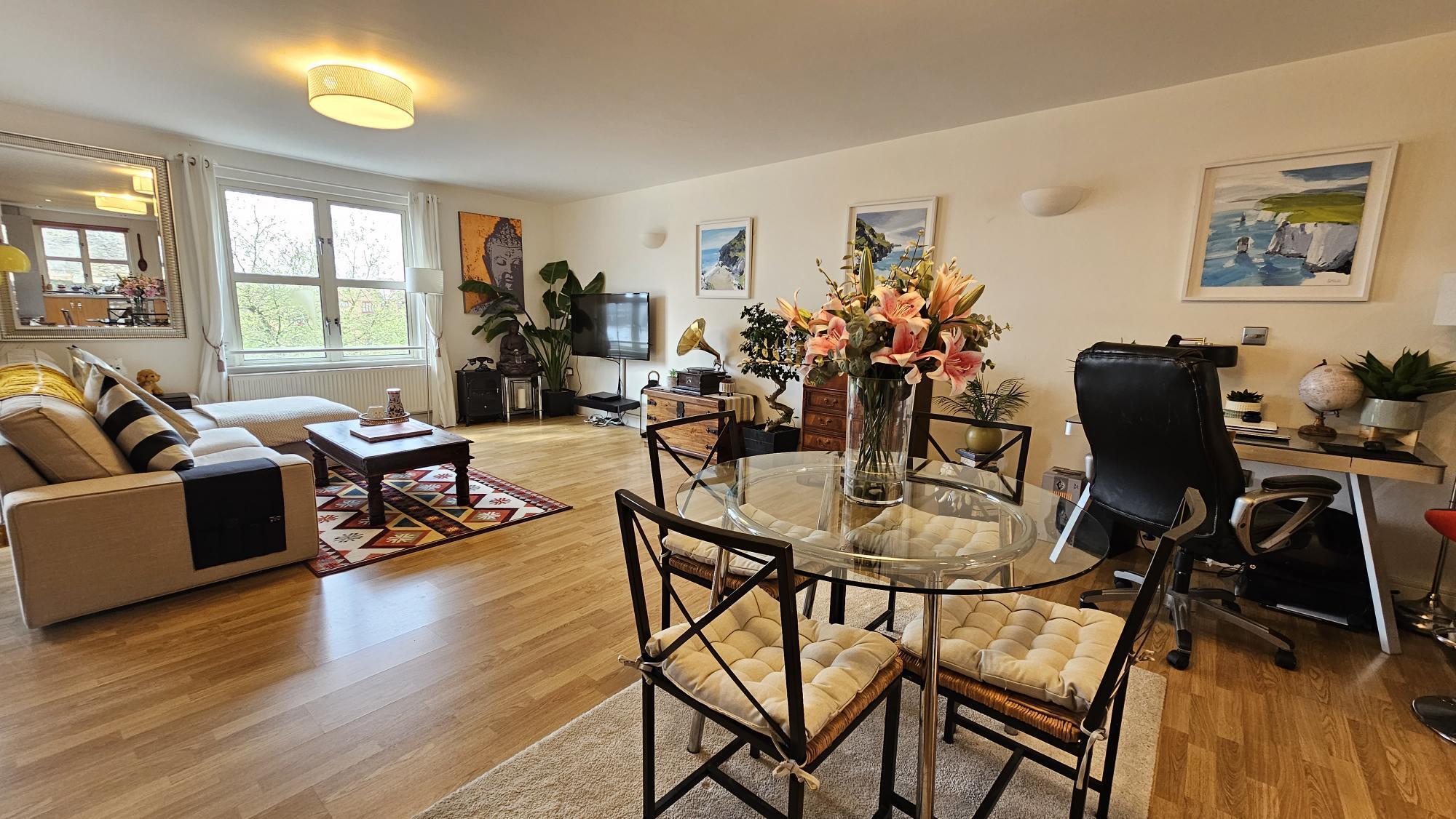 Flat Hotwell Road in Bristol