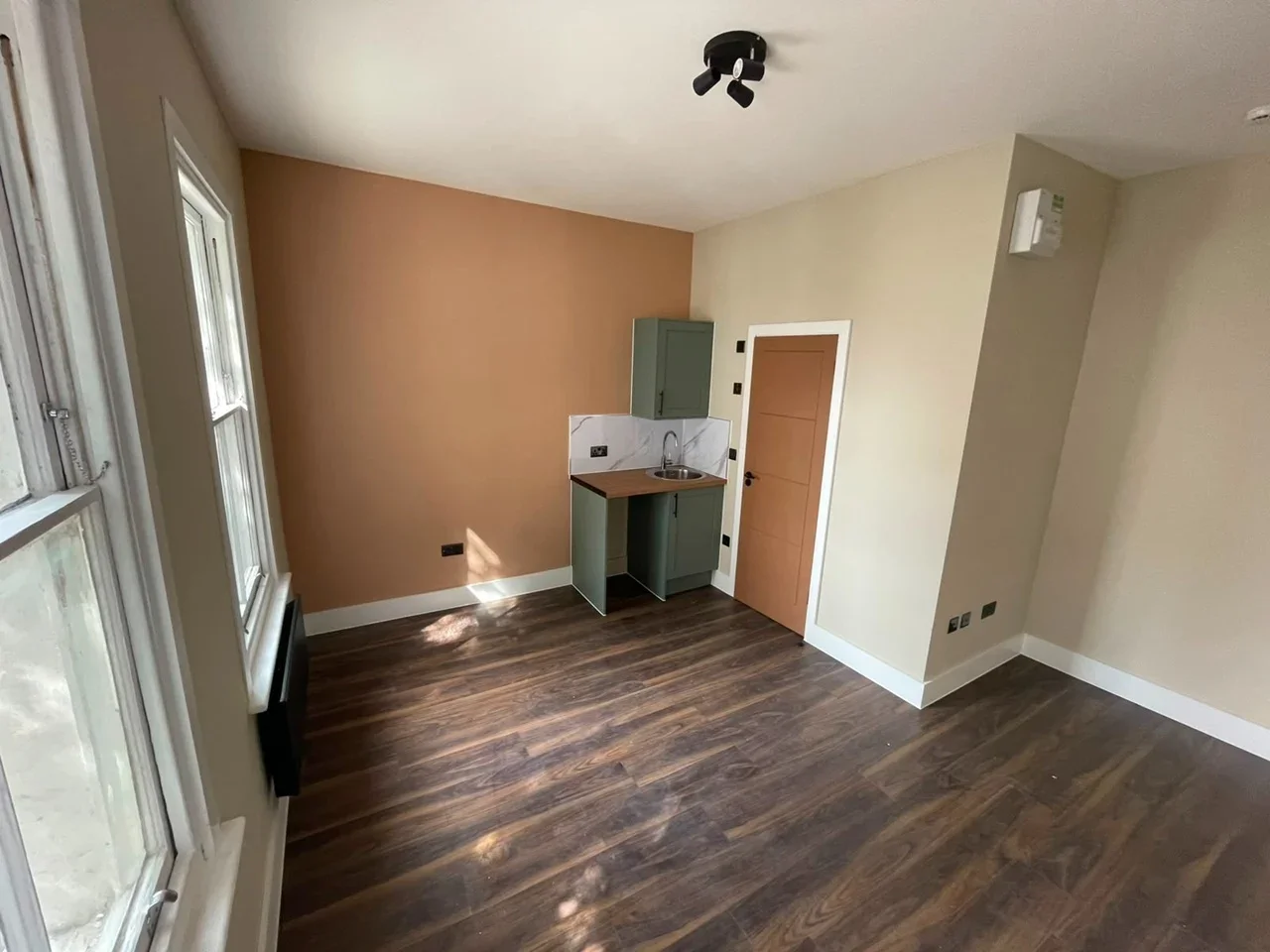 Flat Cobham Street in Gravesham