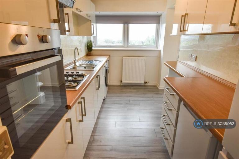 Flat Lawmuir Crescent in Faifley