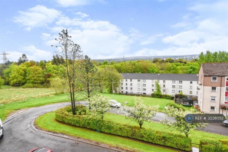 Flat Lawmuir Crescent in Faifley