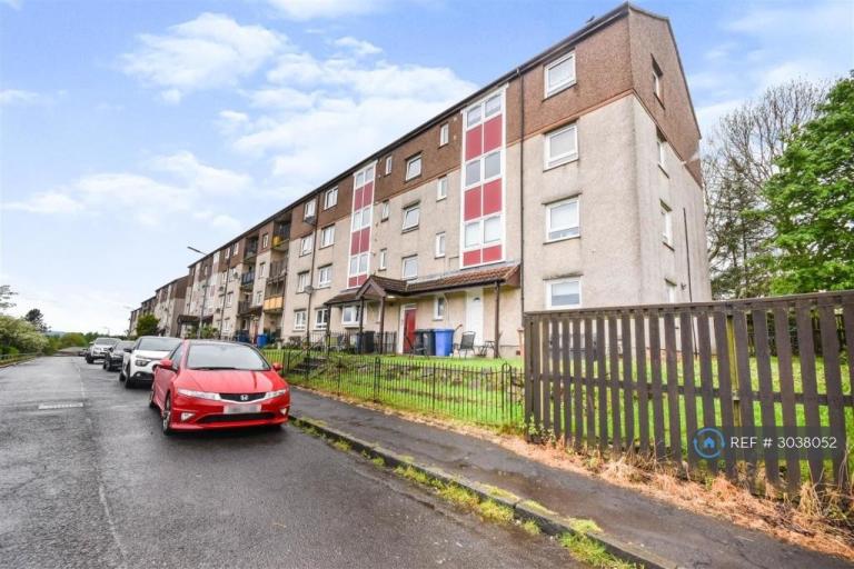 Flat Lawmuir Crescent in Faifley