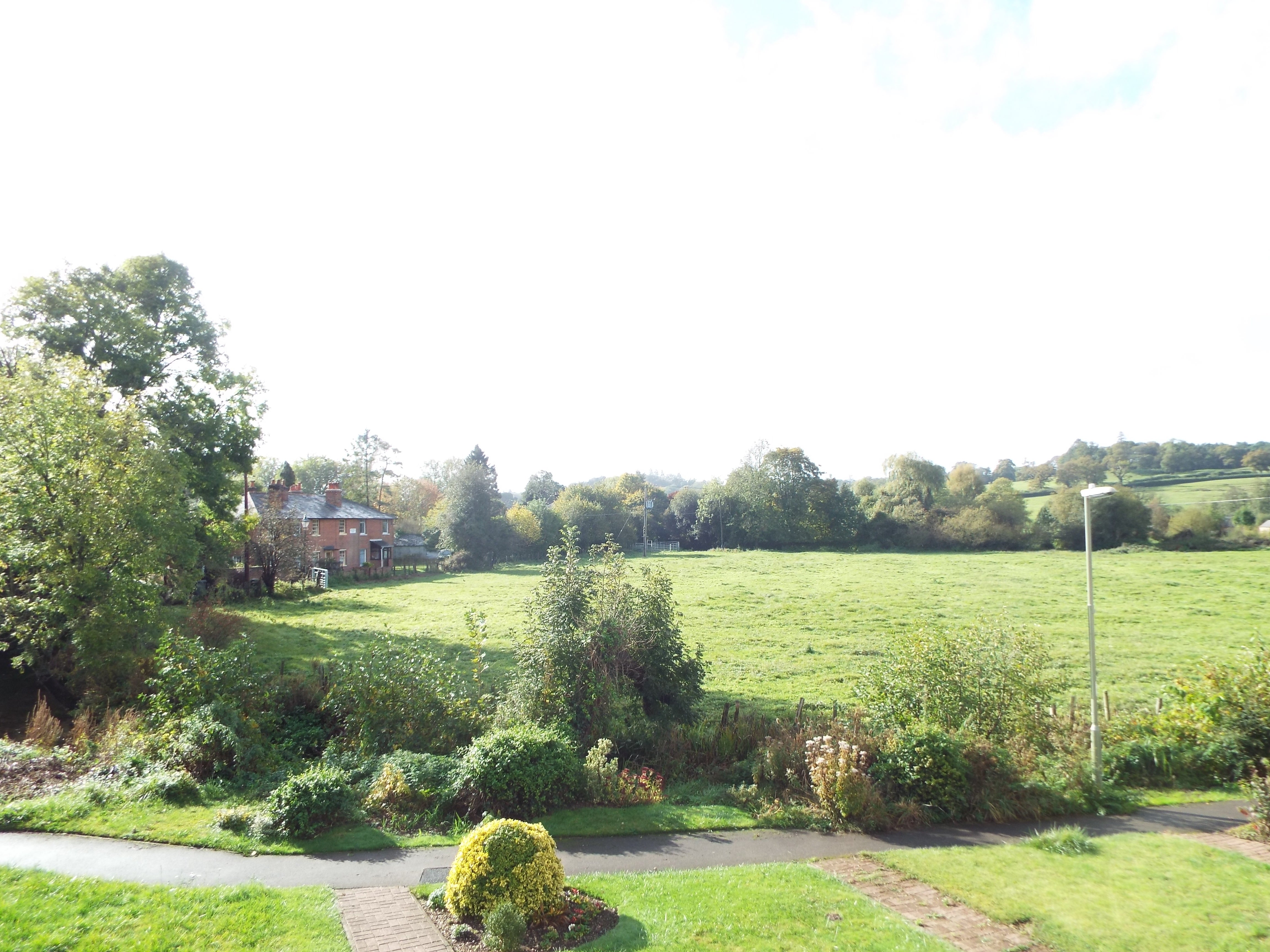 House Rivermead Close in Test Valley