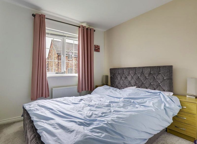 Room Denbury Court in Nottingham