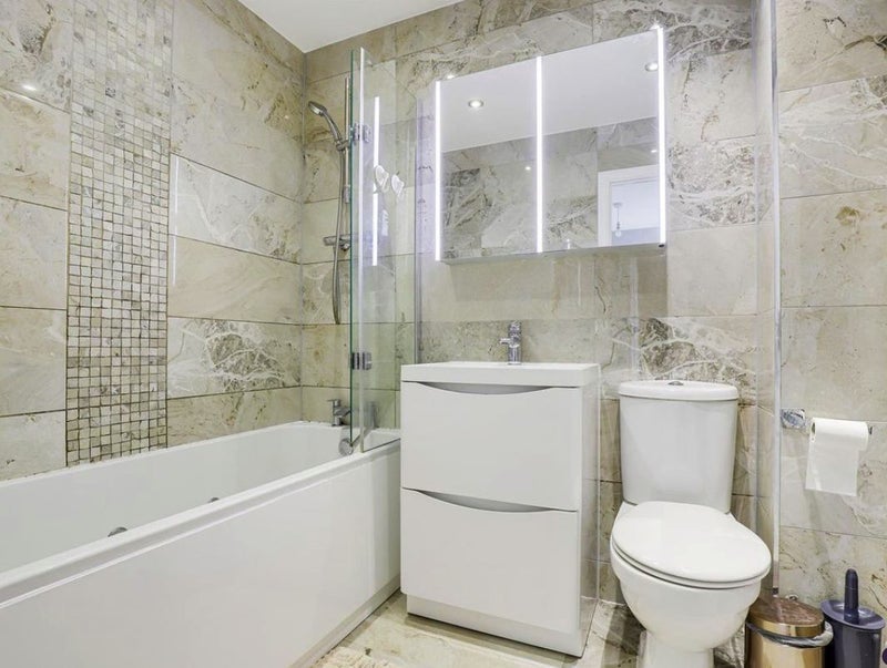Room Denbury Court in Nottingham