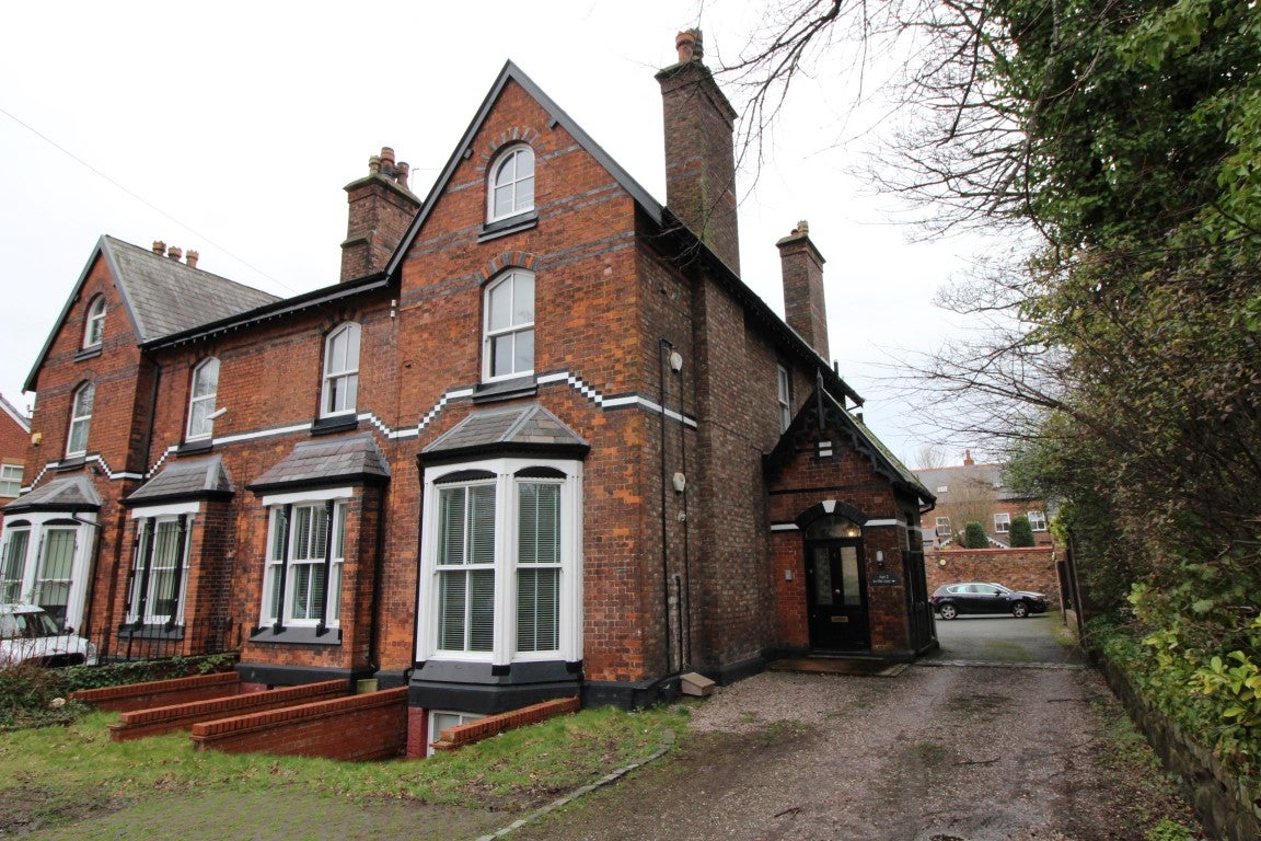 Flat Archway Road in Huyton