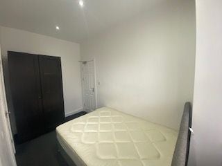 Room Walsgrave Road in Coventry