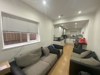 Room Walsgrave Road in Coventry