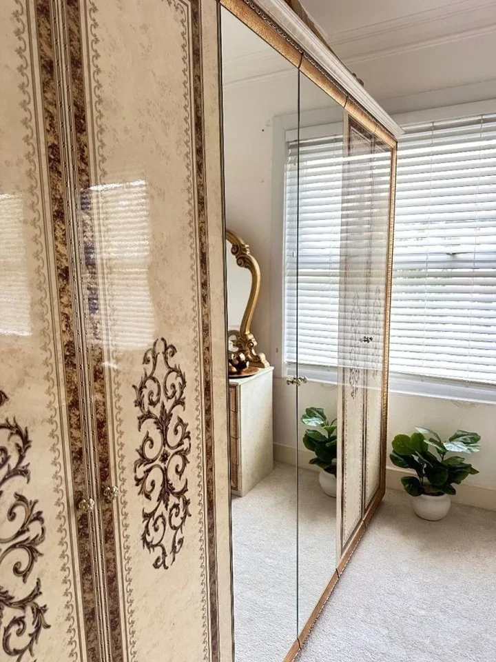 Room Leander Road in Greater London
