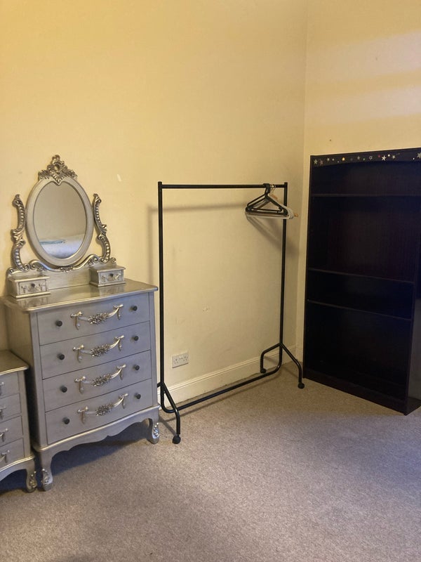Room Skirving Street in Glasgow