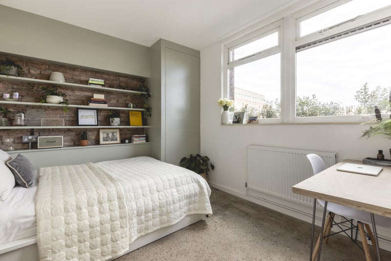 Room Victoria Park Square in Greater London