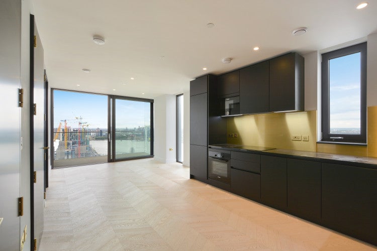 Flat Chandlers Avenue in Greater London