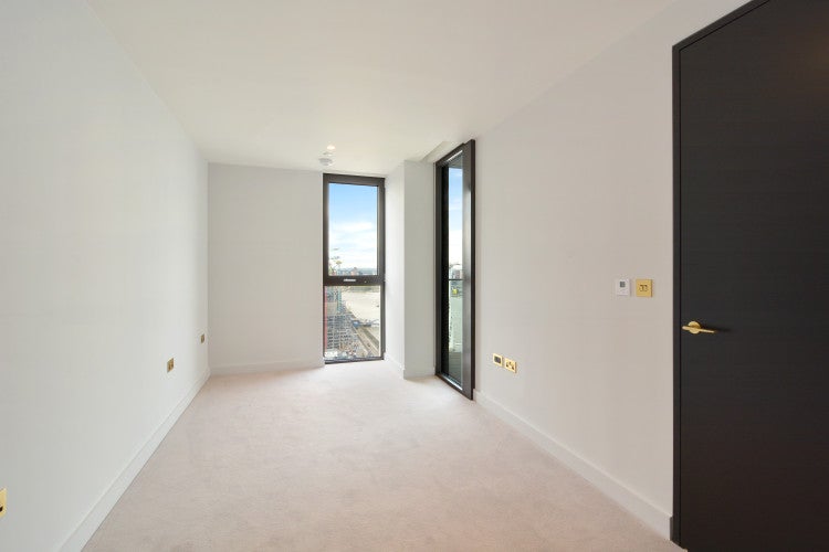 Flat Chandlers Avenue in Greater London