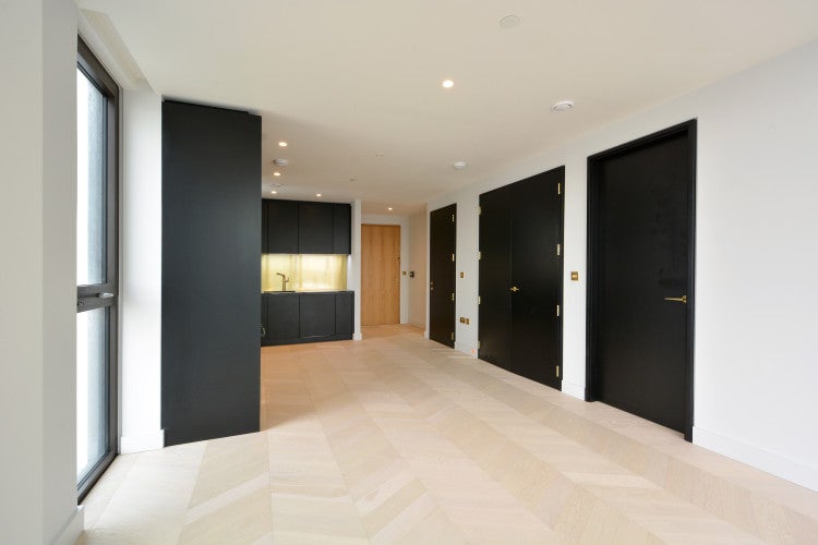 Flat Chandlers Avenue in Greater London