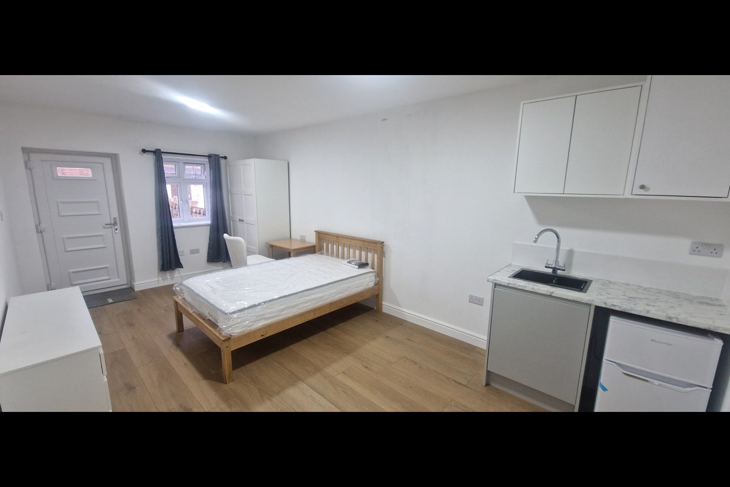 Room Carrington Road in Dartford