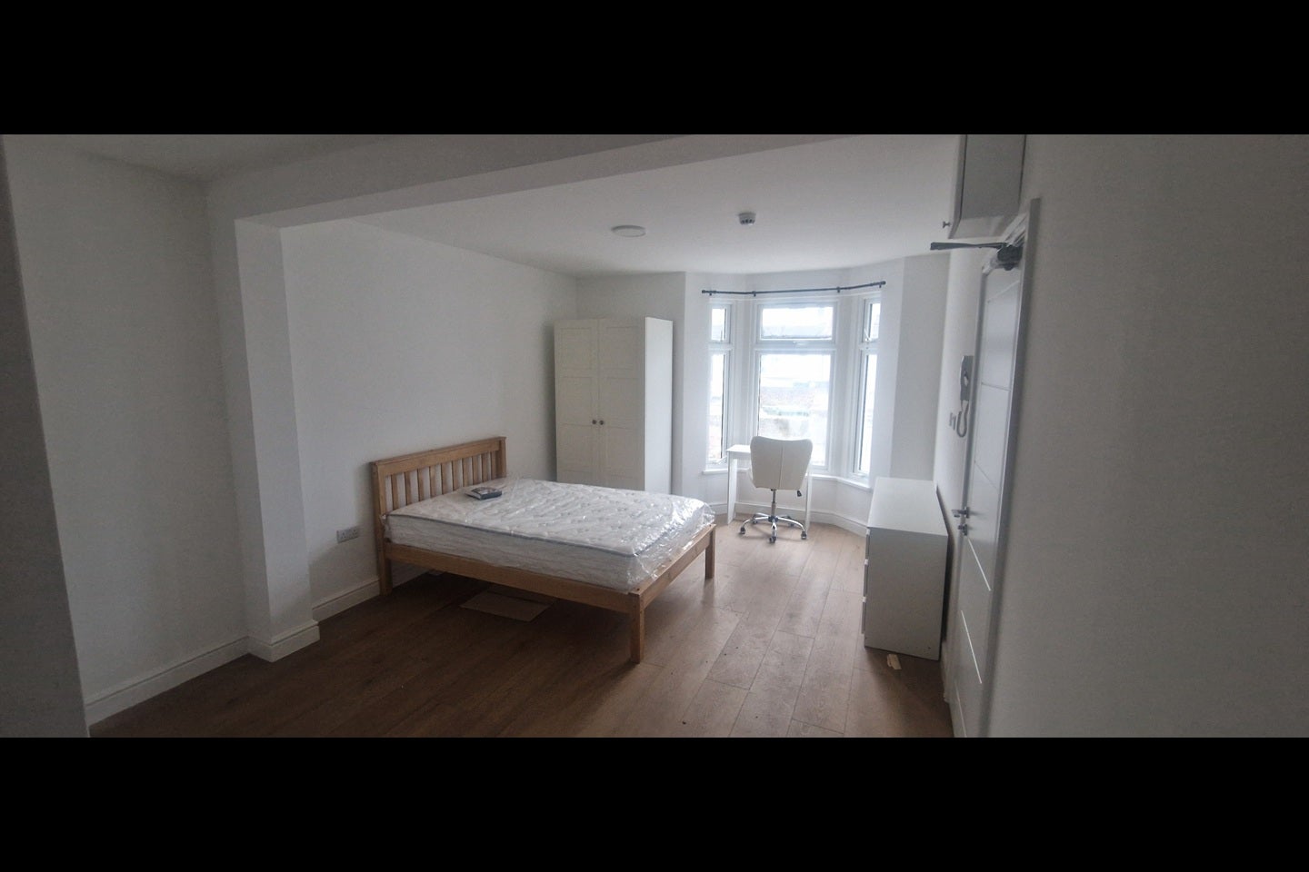 Room Carrington Road in Dartford